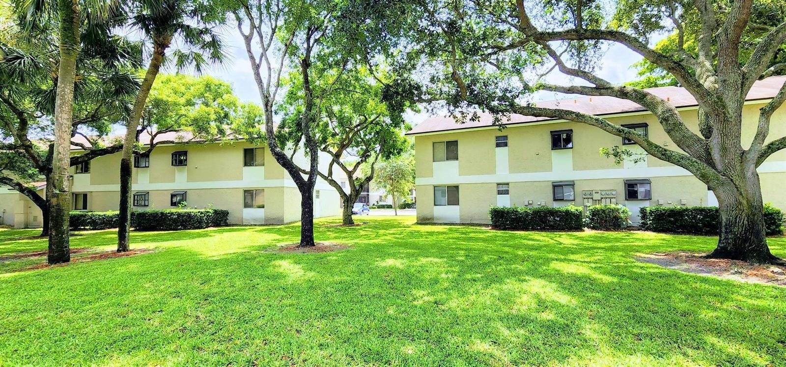 Building Photo - 701 Gardens Dr