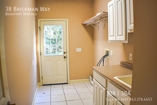 Building Photo - 38 Brickman Way