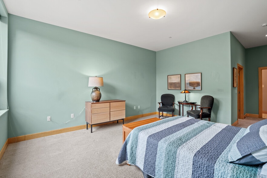Primary Bedroom - 1111 N Marshall St