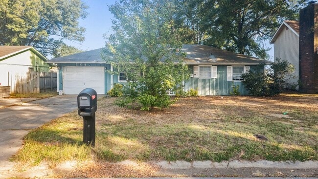 Building Photo - 204 Truman St