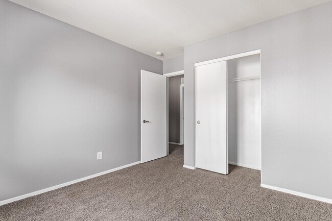 Building Photo - 1368 S 232nd Ave