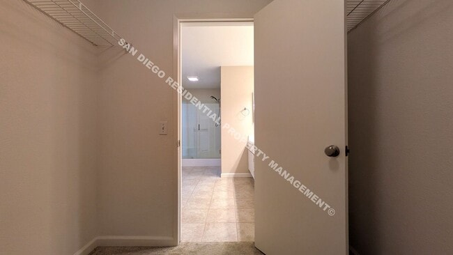 Building Photo - Gorgeous, Newly Remodeled 3 Bed / 2 Bath T...