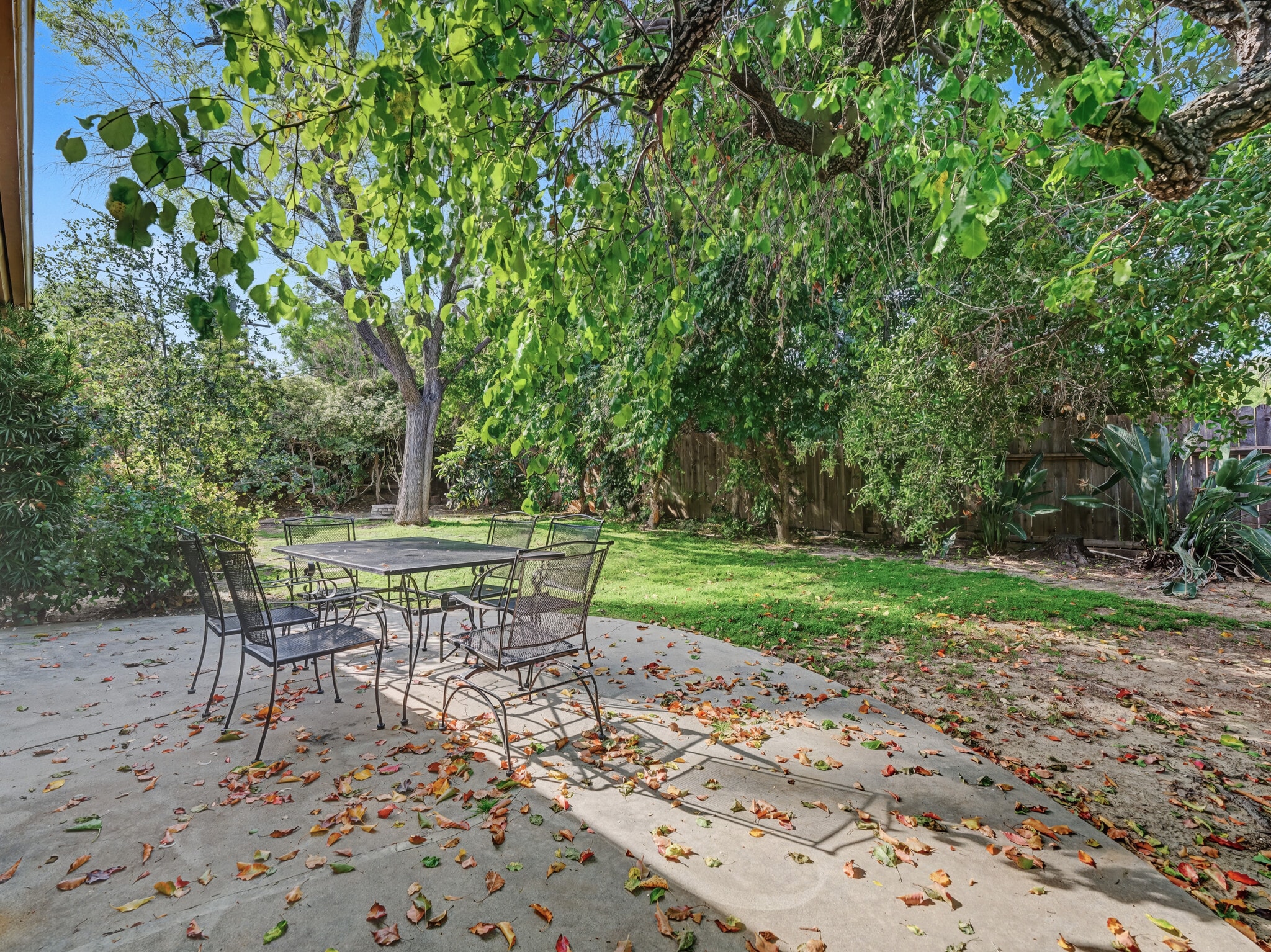 Building Photo - 4413 Canoga Dr