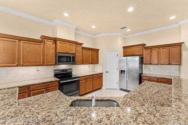 Building Photo - 3720 Alamanda Key Dr