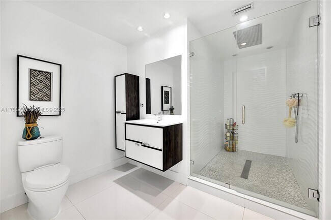 Building Photo - 2120 NE 204th St