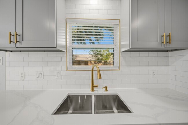 Building Photo - 6910 Paso Del Sol Dr