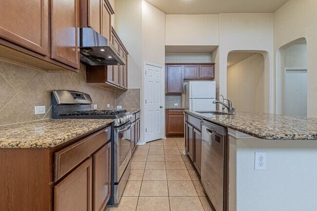 Building Photo - Great 4 bedroom 2.5 bath in Wildhorse