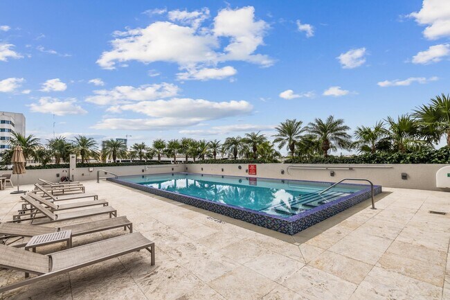 Building Photo - 1551 N Flagler Dr