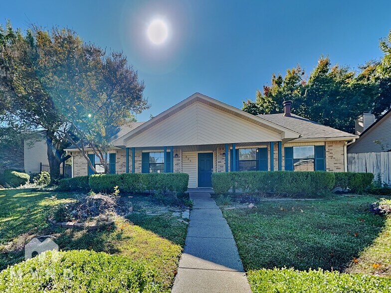 Primary Photo - 325 Hemlock Dr