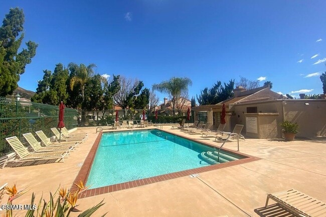 Building Photo - 408 Country Club Dr