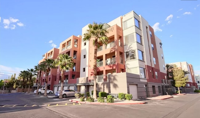 Building Photo - 15 E Agate Ave