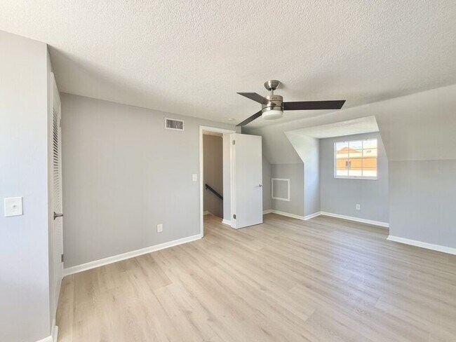 Building Photo - 8718 Thornwood Ln