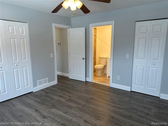 Building Photo - 653 E Fox Hills Dr