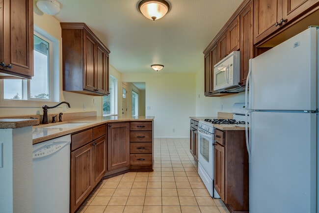 Building Photo - 4 Bedroom House in Coupeville