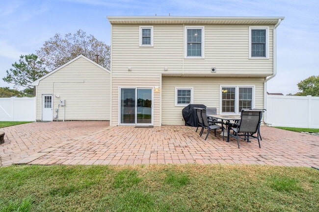 Building Photo - 625 Creekwood Dr