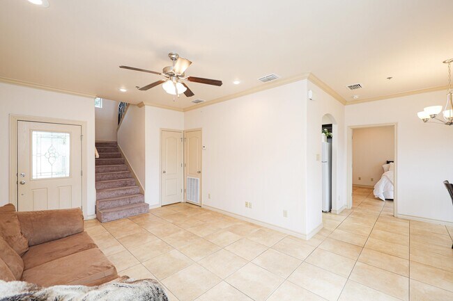 Building Photo - 10510 Sandia Dr