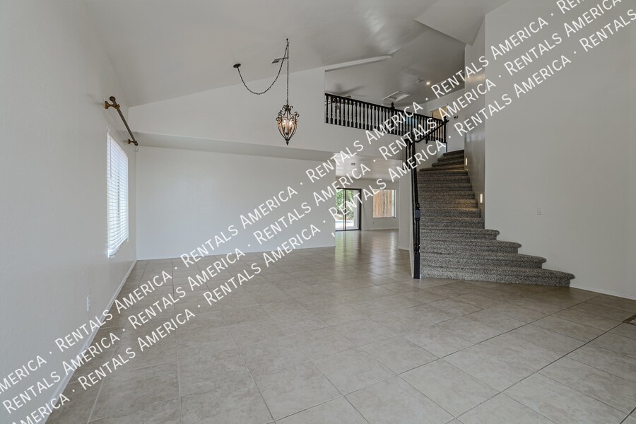 Building Photo - 14844 W Crocus Dr