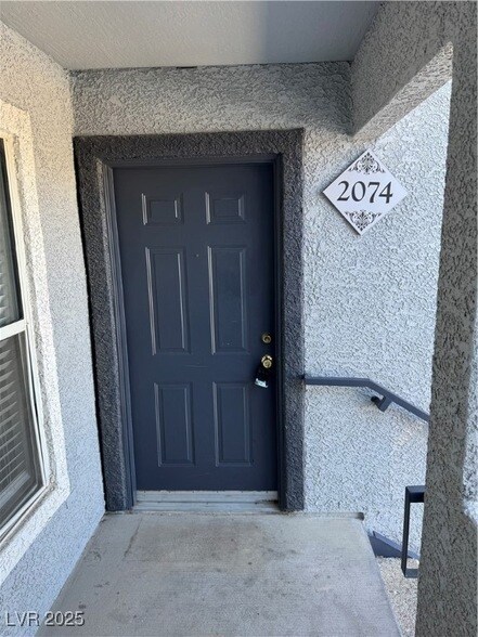 Building Photo - 6955 N Durango Dr