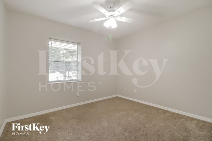 Building Photo - 7666 Glenmoor Ln