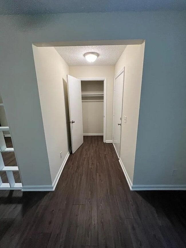 Building Photo - Newly renovated Quadplex with close proximity to Harbison Blvd - 3643 Apt A