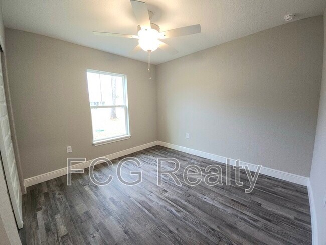 Building Photo - 36 Hemlock Radial Cir