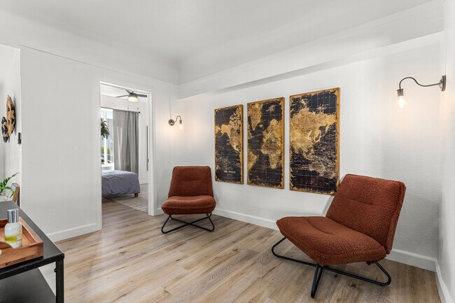 Building Photo - 623 W 42nd St