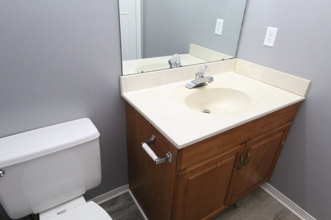 Building Photo - 2BD/1.5BA Townhouse in Foxborough – Availa...