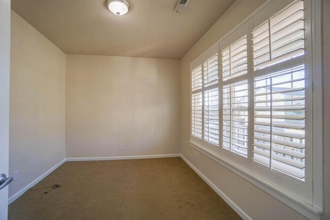 Building Photo - BEAUTIFUL VIEWS of MT. HOOD