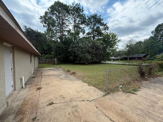 Building Photo - 402 Mulligan Dr