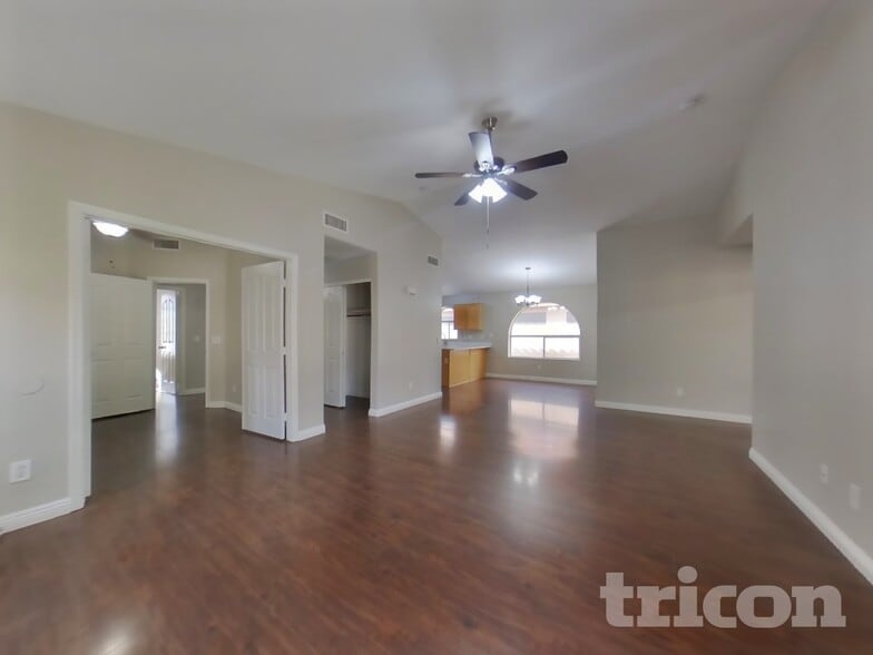 Building Photo - 12618 W Cambridge Ave