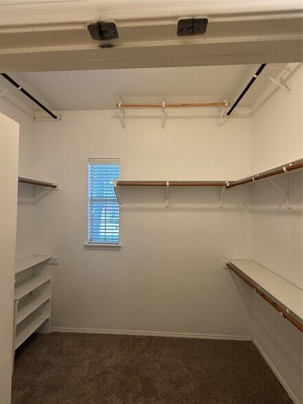 Building Photo - 11490 La Grange Dr