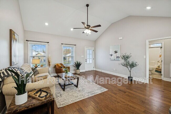 Building Photo - 207 Bedford Ct