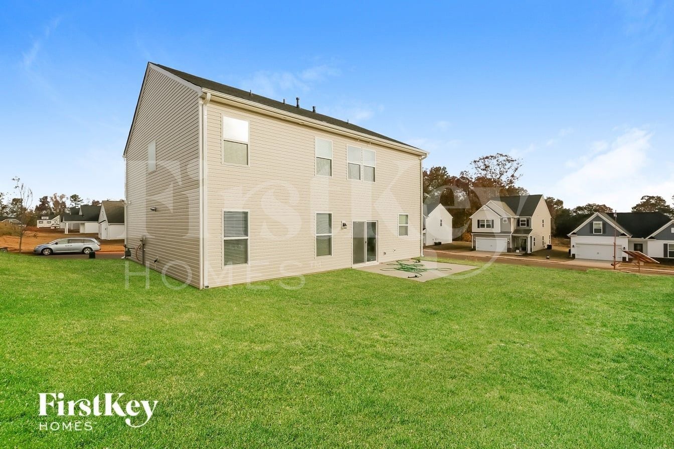 Building Photo - 701 Birchcrest Wy