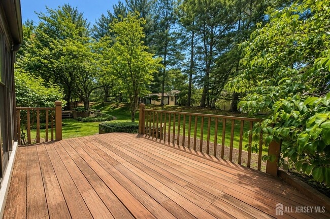 Building Photo - 83 Sayre Dr