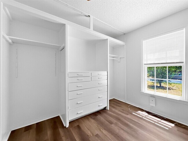 Building Photo - 5400 Harmon Ave