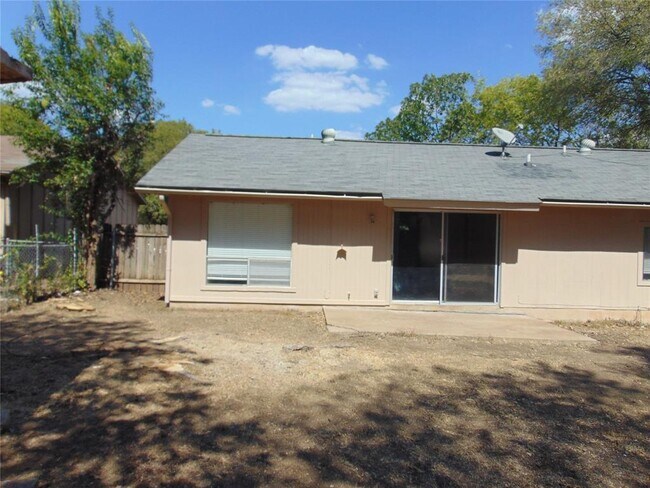 Building Photo - 317 Craigmont Dr