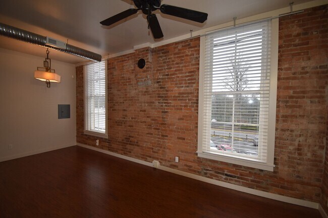 Building Photo - 211 W 1st Ave