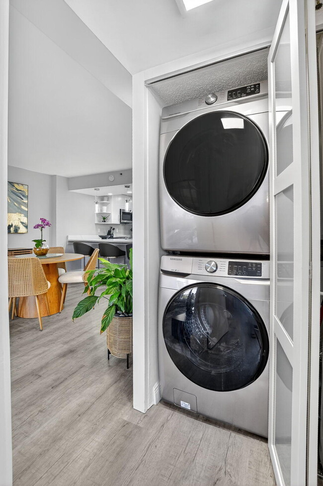 Building Photo - 20 Royal Palm Way