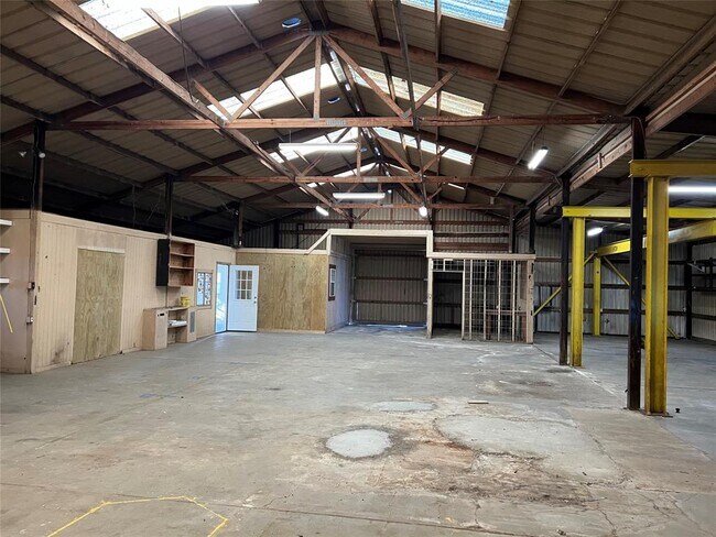 Building Photo - 7006 Bailey Rd