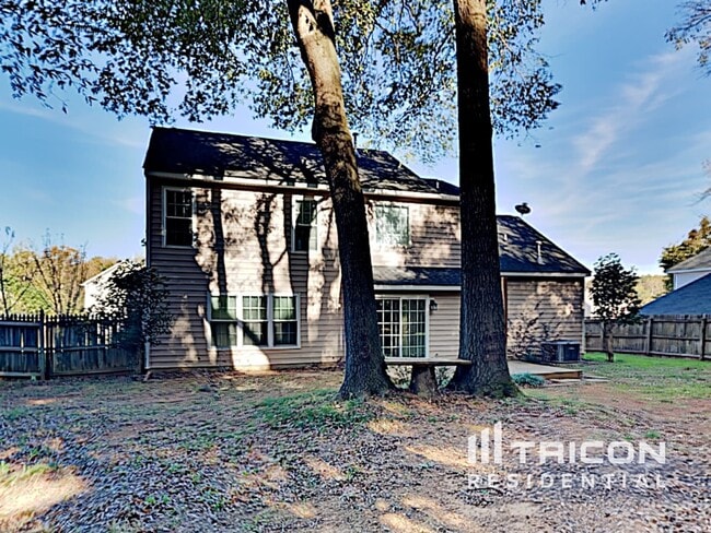 Building Photo - 701 Barbee Farm Dr