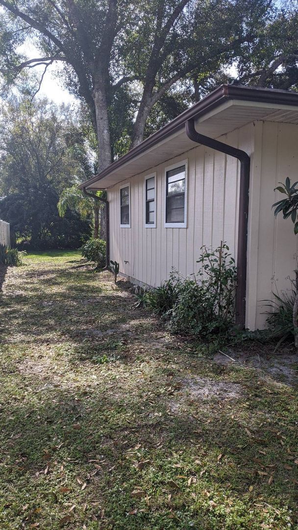 Building Photo - CHARMING 3 BEDROOM HOME WITH 1 CAR GARAGE