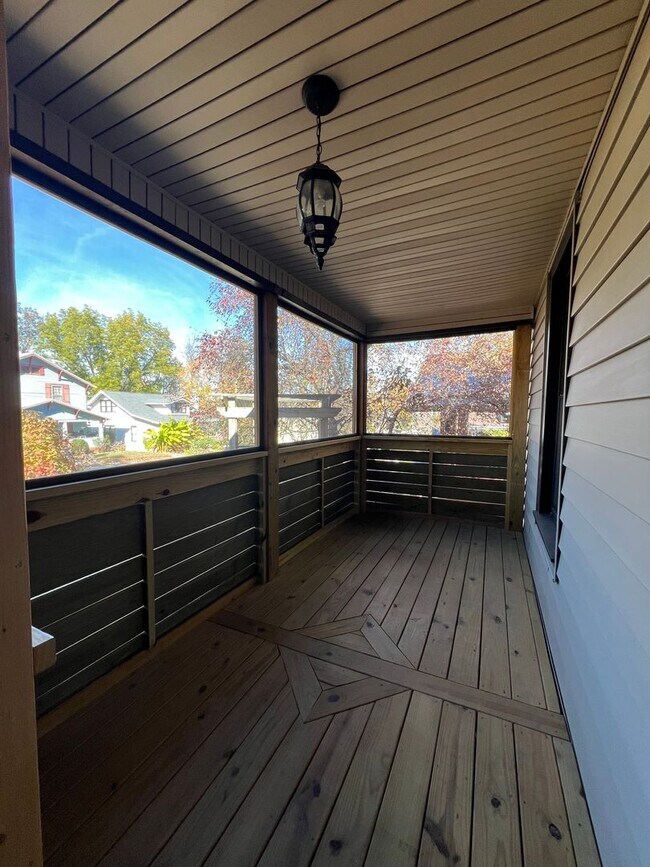 Building Photo - 3 bed and 2 bath house in downtown Johnson City