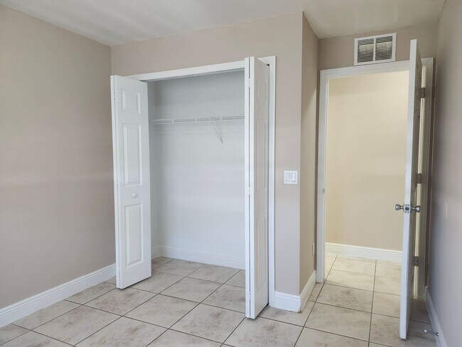 Building Photo - 217-219 Hightower Ave S