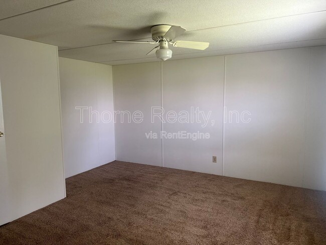 Building Photo - 164 Matts Ln