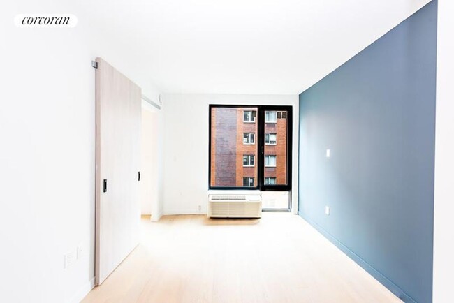 Building Photo - 181 E 101st St
