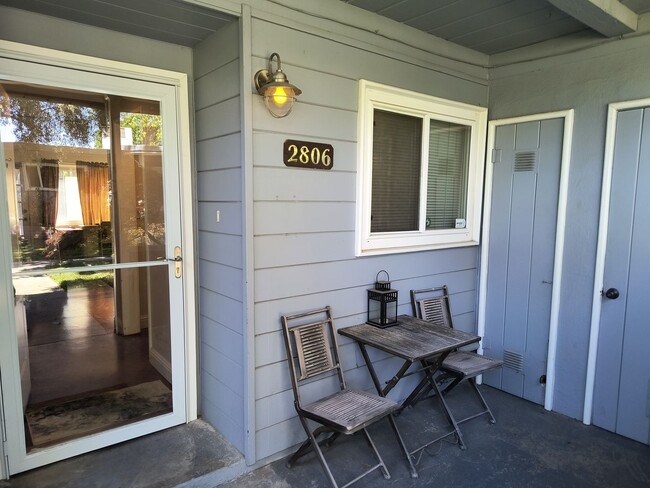 Building Photo - Fully Furnished and Move In Ready!