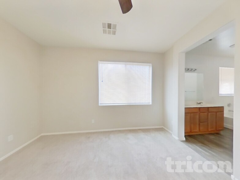 Building Photo - 6410 S 72nd Ln