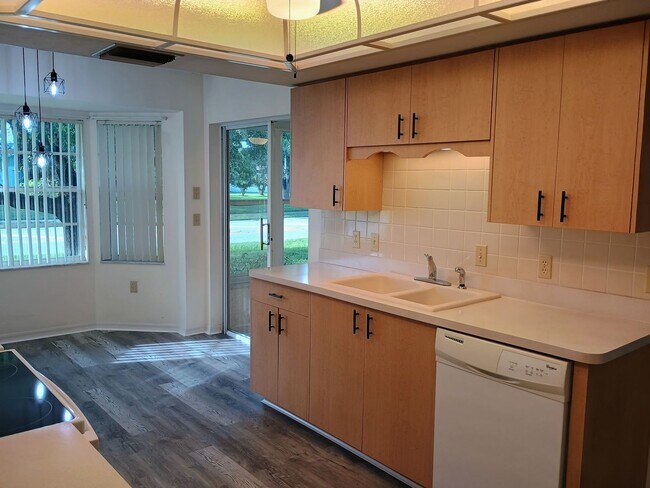 Building Photo - 2 bedroom 2 bathroom Large House for rent ...