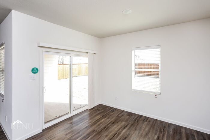 Building Photo - 550 Crestridge Dr