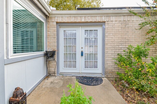 Building Photo - 13102 Richmond Ave.